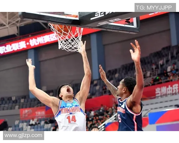 马尚布鲁克斯的篮球生涯与成就探讨：从新秀到明星的蜕变之路